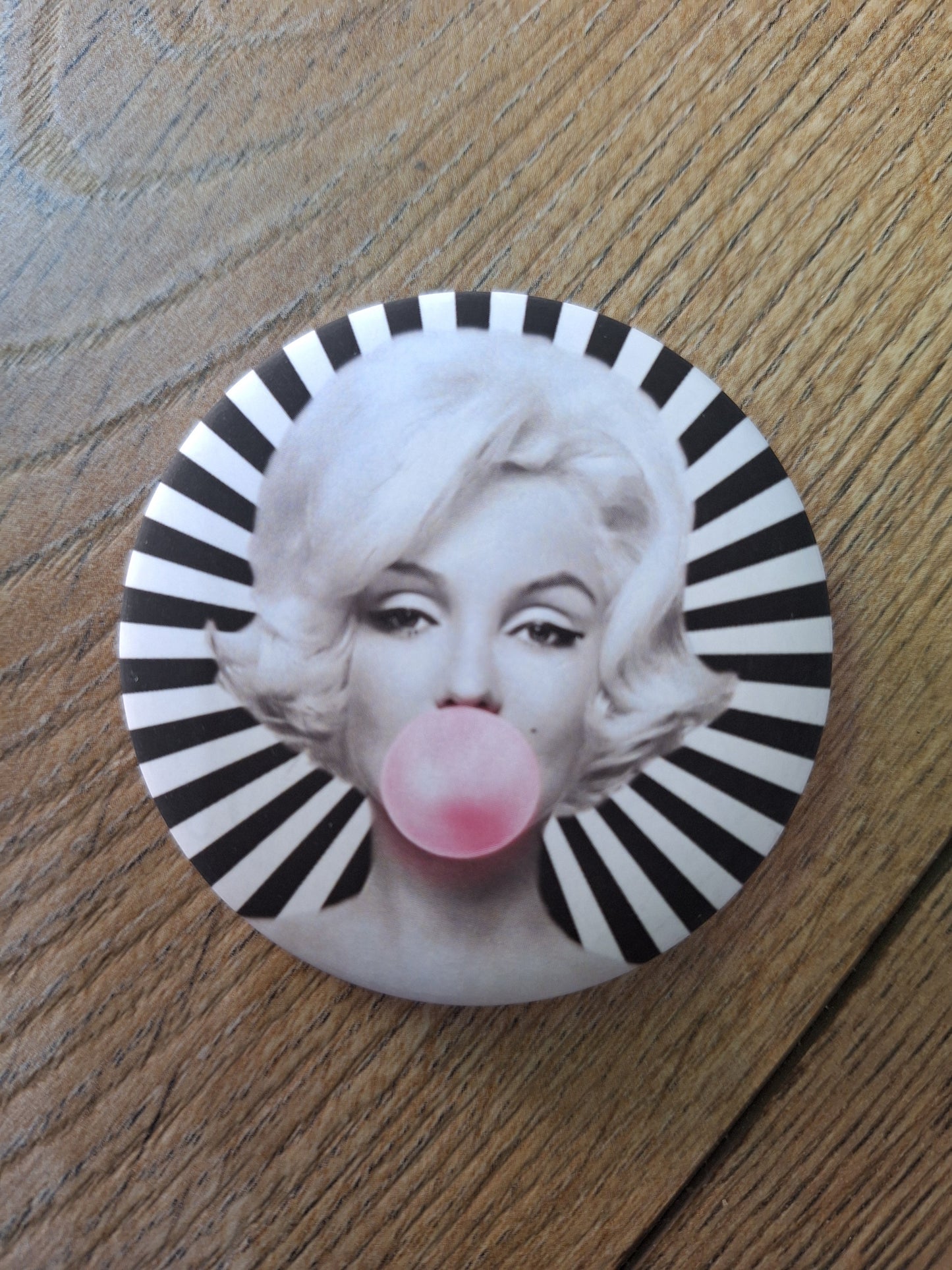 Broche "MARYLIN"